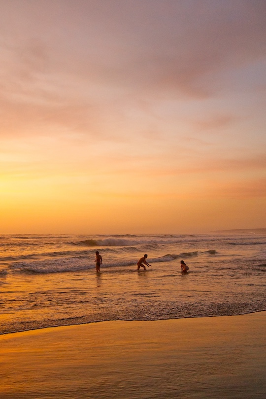 /beach_children_small.jpg